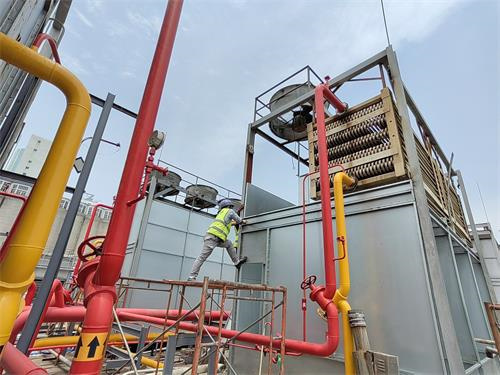 基于芯片水冷和重力熱管技術的數據中心冷卻方法研究